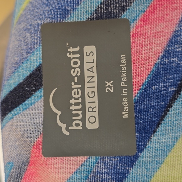 Butter-soft Scrub top - Picture 2 of 5